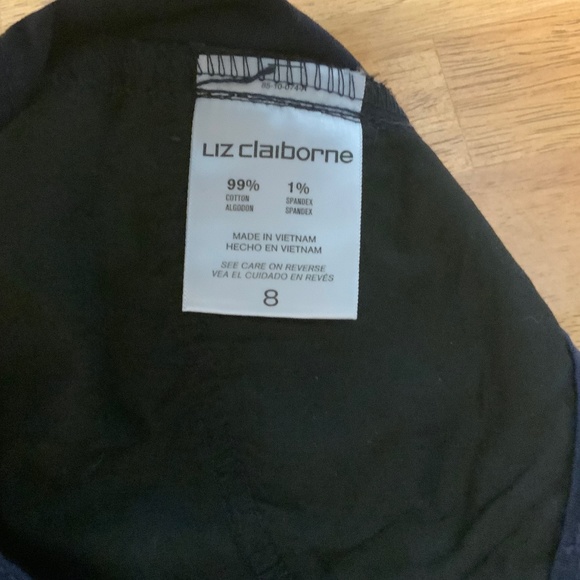 Liz Claiborne navy blue crop pants. Size 8 - Picture 3 of 3